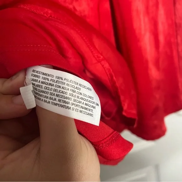 Elegant Red Silk Dress - Picture 5 of 5